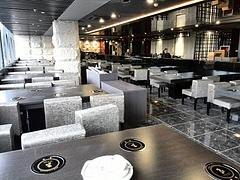 福州高端餐饮家具定制指南 精选卡座、大理石火锅桌与电动餐桌